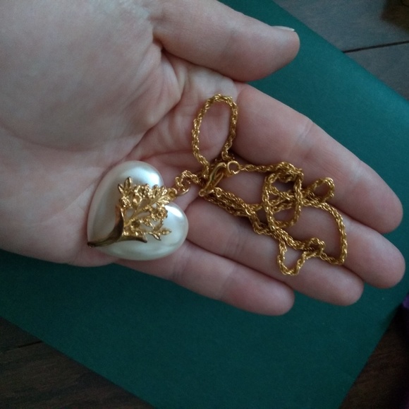 ❇️Final Sale❇️ Heart Tree Necklace - Picture 4 of 4